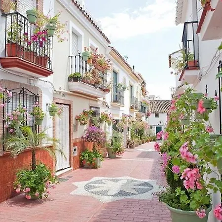 Casa Florestos - Dali Old Town Apartment Estepona